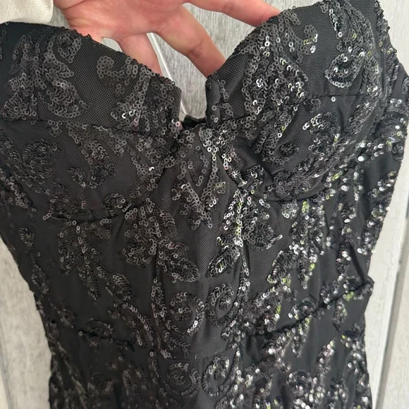 *Windsor Gorgeous Black Strapless Dress - Picture 9 of 15